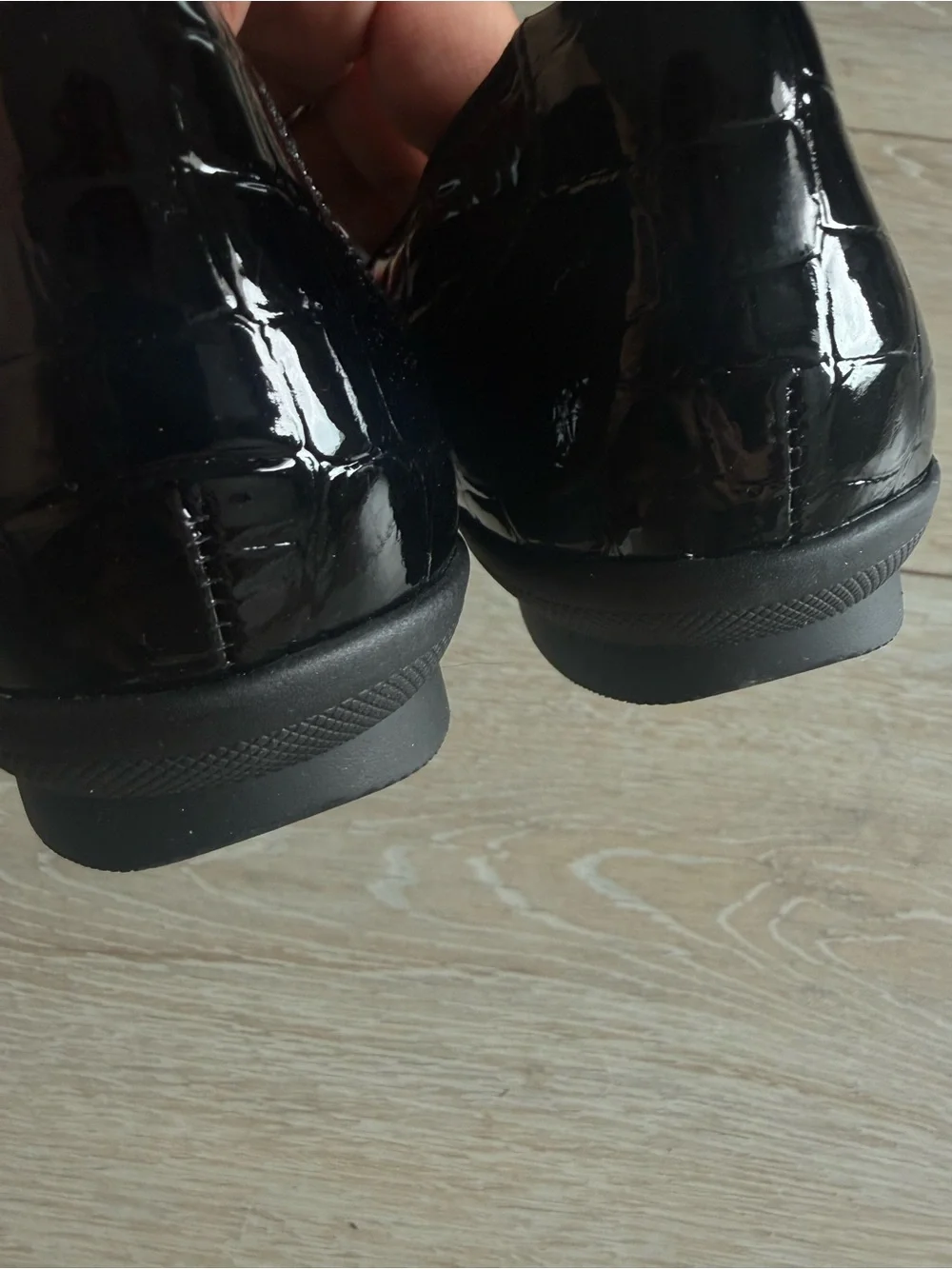 New Clarks Sara Poppy Croc-Embossed Patent leather loafers - preppy, fall trend